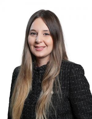 TUĞÇE TOPSAKAL SEZGİN